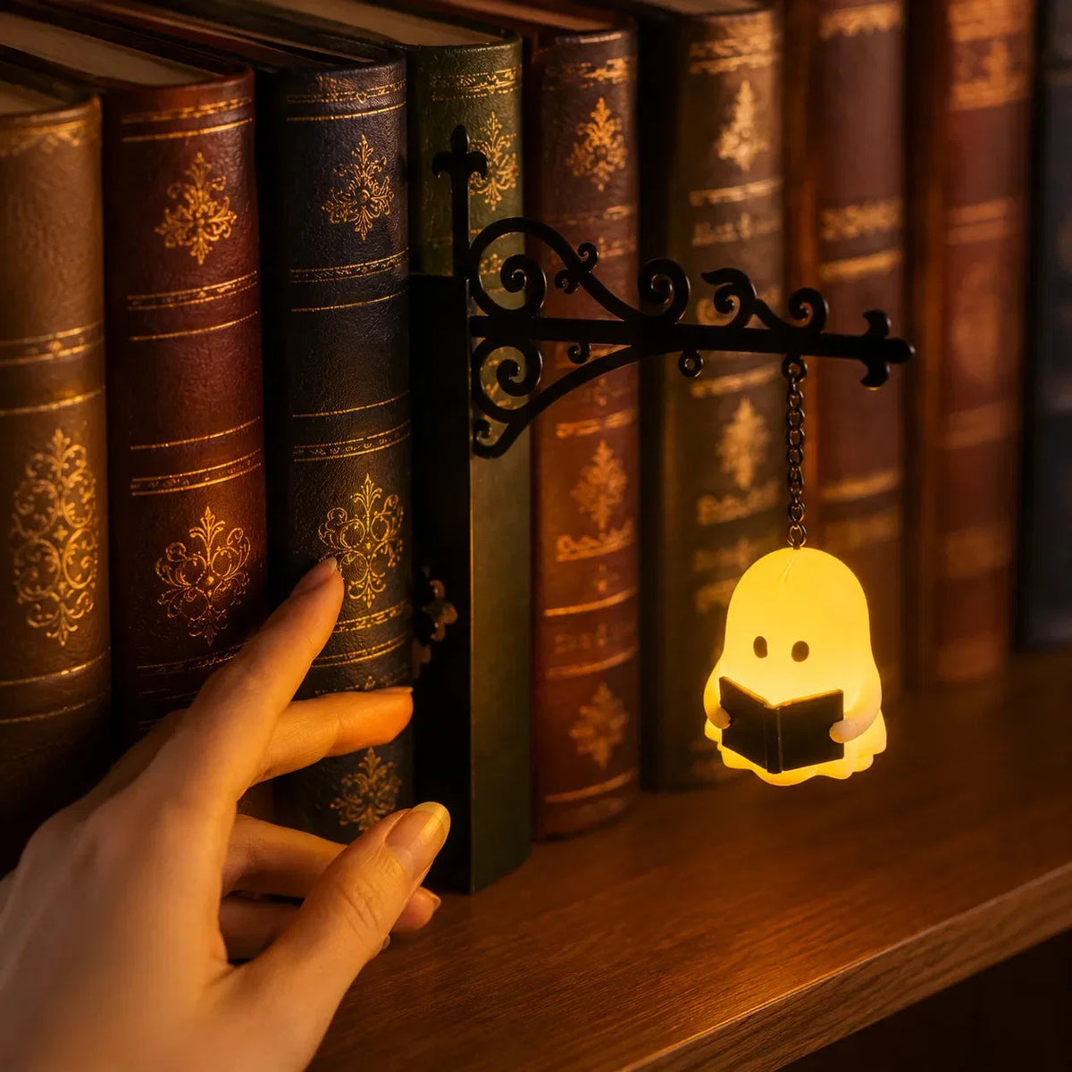 Bookshelf Lantern | Tool-Free Clip Mount & Warm Amber LED | Battery-Powered