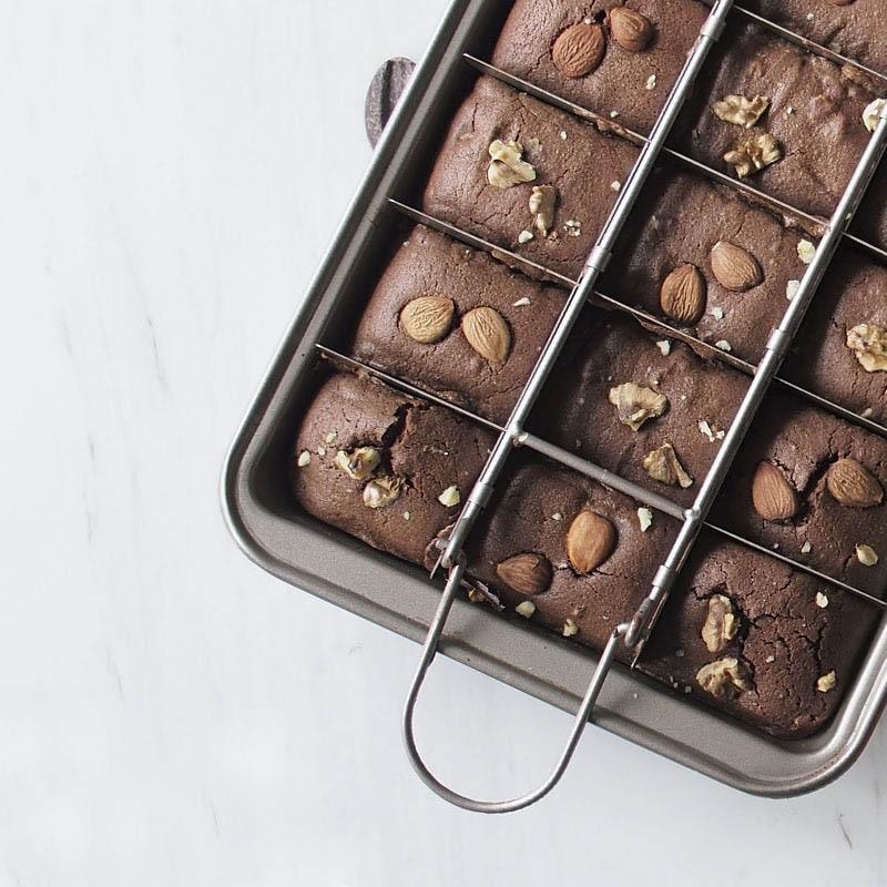 Brownie Baking Pan | Non-Stick Built-In Dividers | Makes 18 Portions