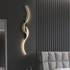 Wall Light | Curved Design | Adjustable Color Temperature