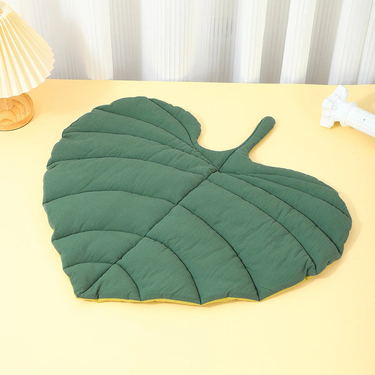 Dog Bed | Leaf-Shaped Plush & Easy-Clean