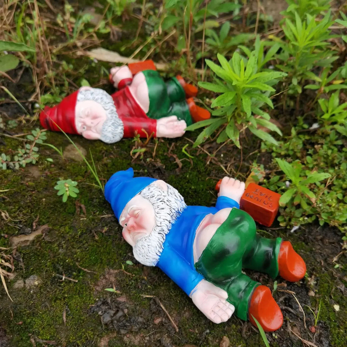 Garden Gnome Figurine | Humorous Reclining Design & Weather-Resistant | 15 cm