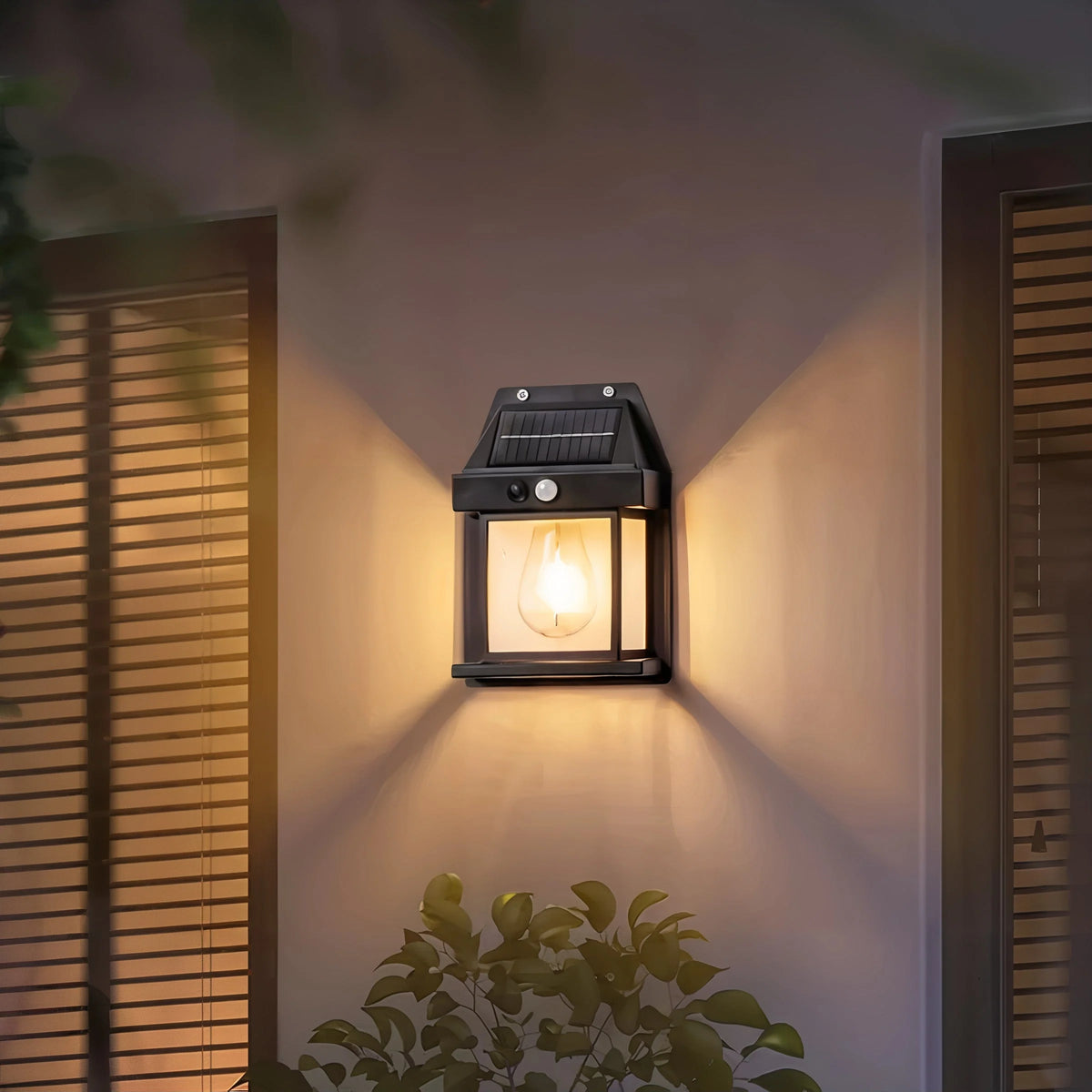 Outdoor Wall Light | Solar-Powered LED & Weather-Resistant | Black Or White