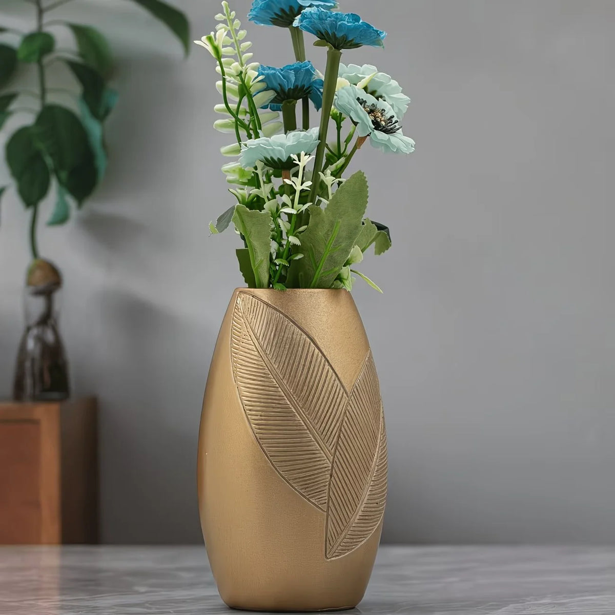 Oval Vase | Leaf Pattern & Textured Ridges