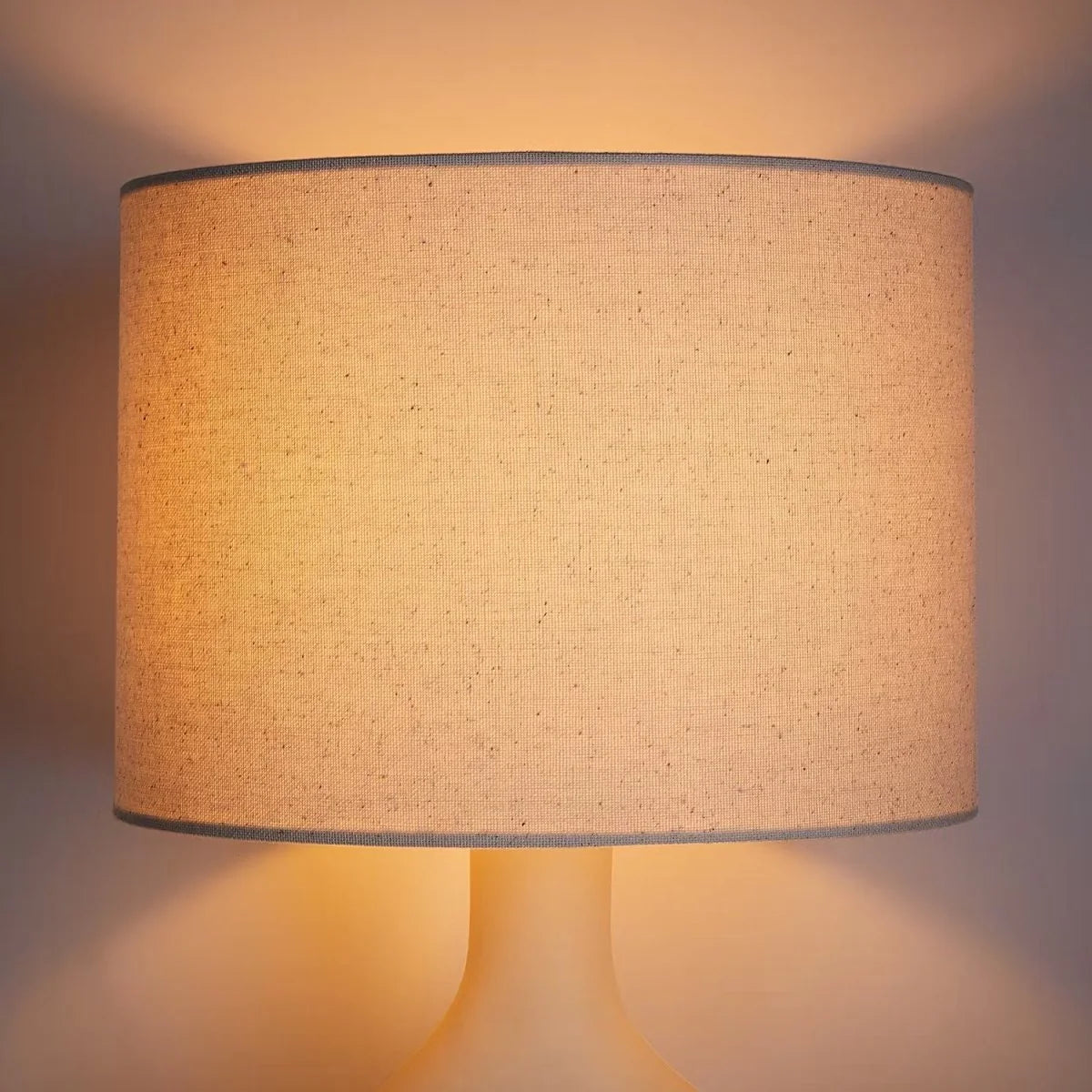 Table Lamp | Sculptural Ceramic Base & Fabric Shade | 28 cm Height