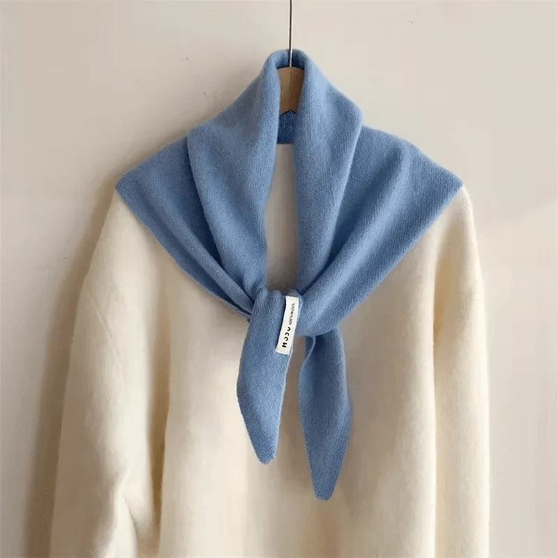 Triangular Scarf | Soft Wool-Blend & Versatile | 110 x 38 cm