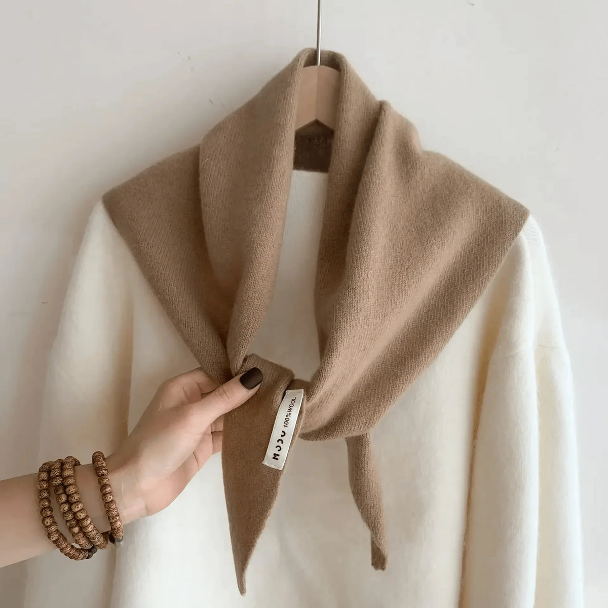 Triangular Scarf | Soft Wool-Blend & Versatile | 110 x 38 cm