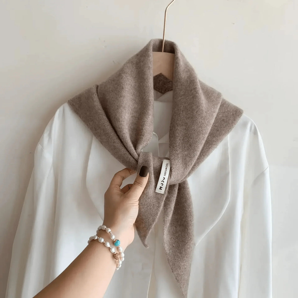 Triangular Scarf | Soft Wool-Blend & Versatile | 110 x 38 cm