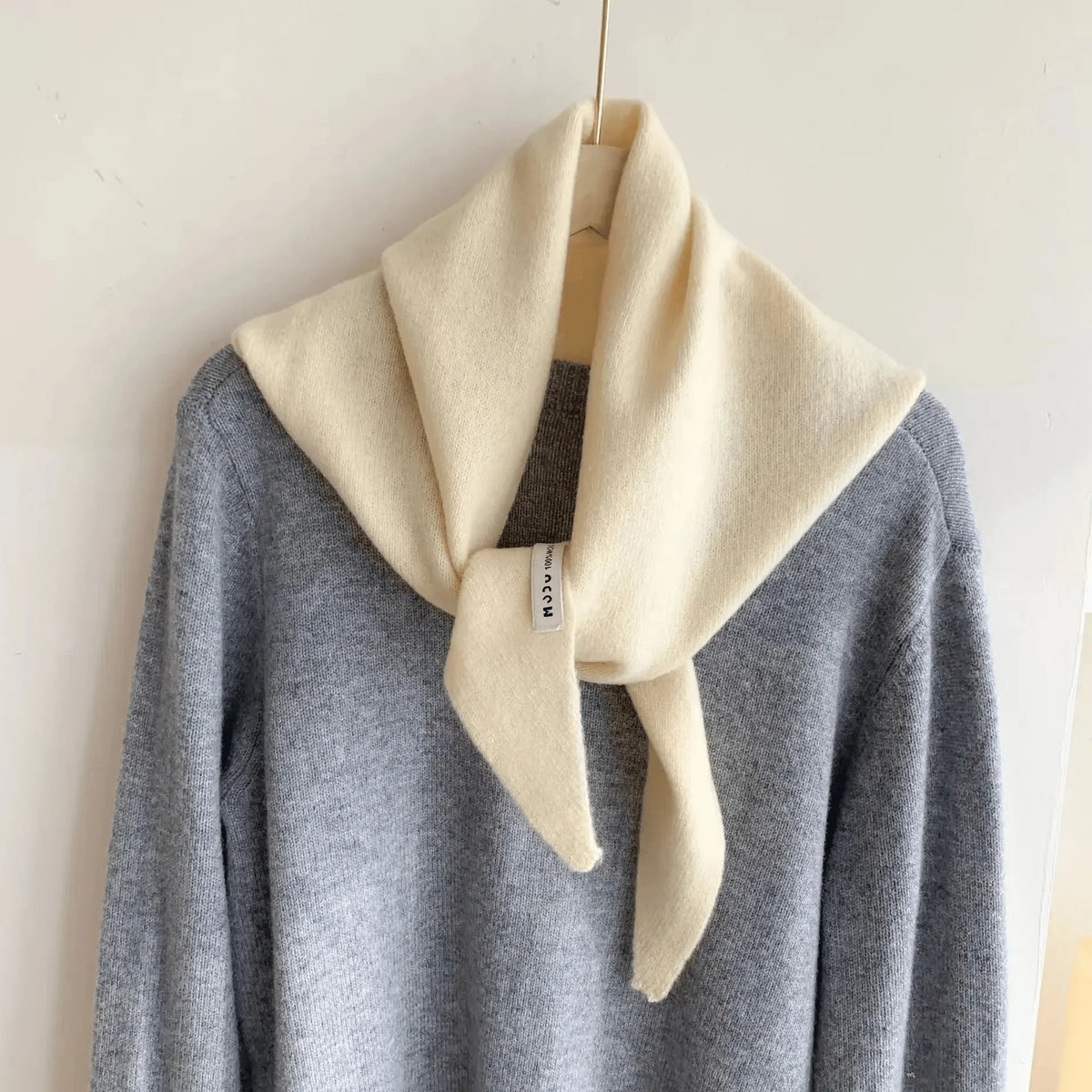 Triangular Scarf | Soft Wool-Blend & Versatile | 110 x 38 cm