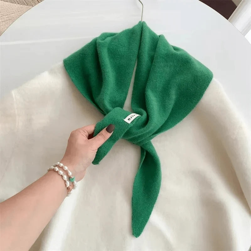 Triangular Scarf | Soft Wool-Blend & Versatile | 110 x 38 cm