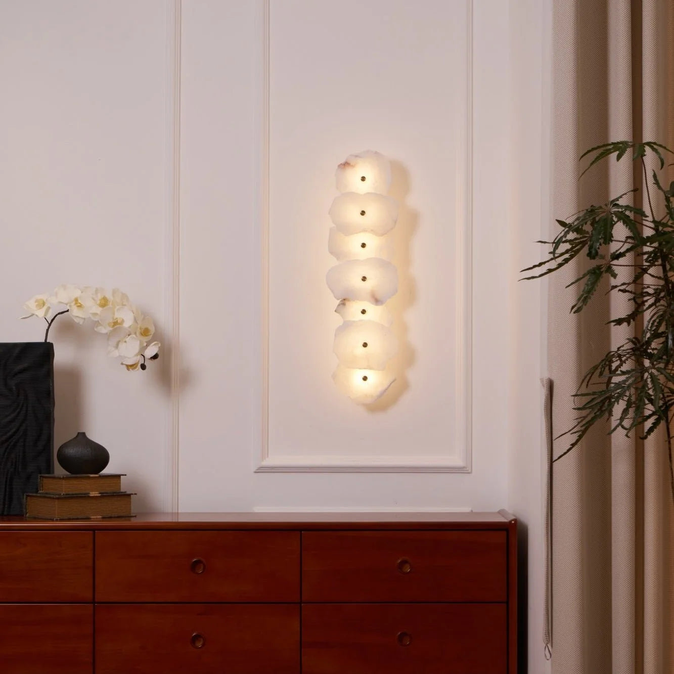 Wall Lamp | Flower-Shaped Alabaster Shade | Metal Base & LED