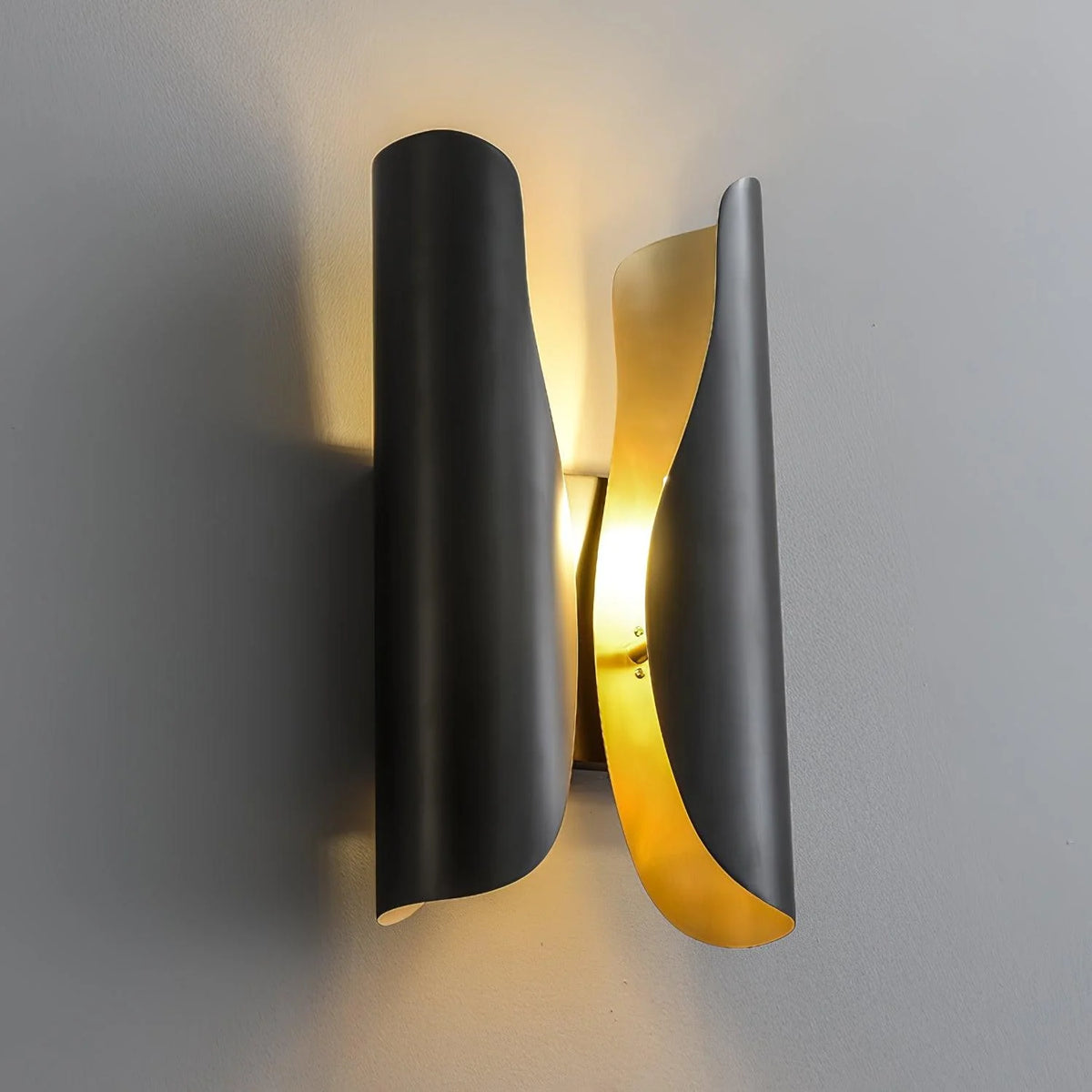 Wall Sconce | Brushed Brass & Aged Black | 38 cm Height
