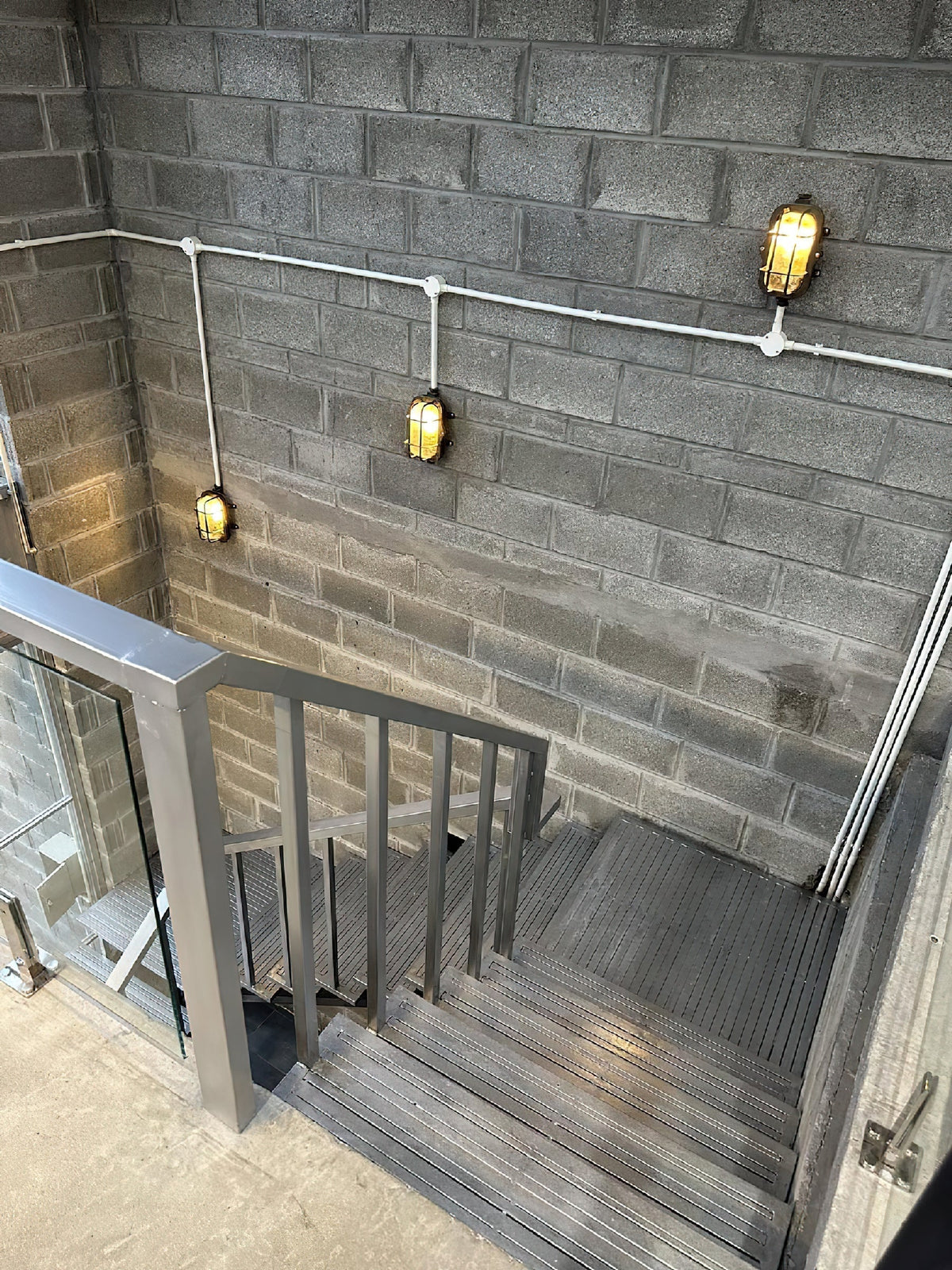 Wall Sconce | Die-Cast Aluminum & Glass Shade | Moisture-Resistant