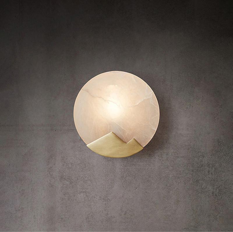 Wandleuchte | Poliertes Messing & Alabaster-Schirm | 20 cm Durchmesser