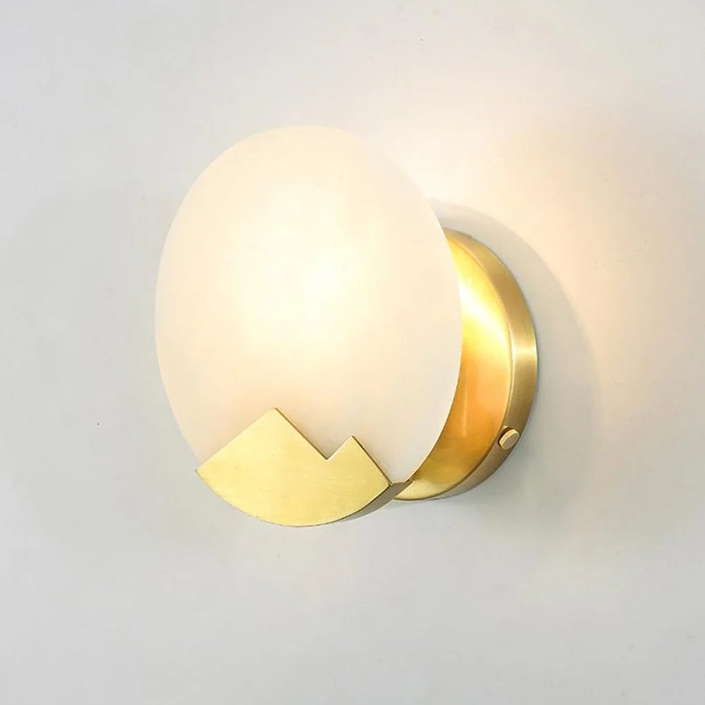 Wandleuchte | Poliertes Messing & Alabaster-Schirm | 20 cm Durchmesser