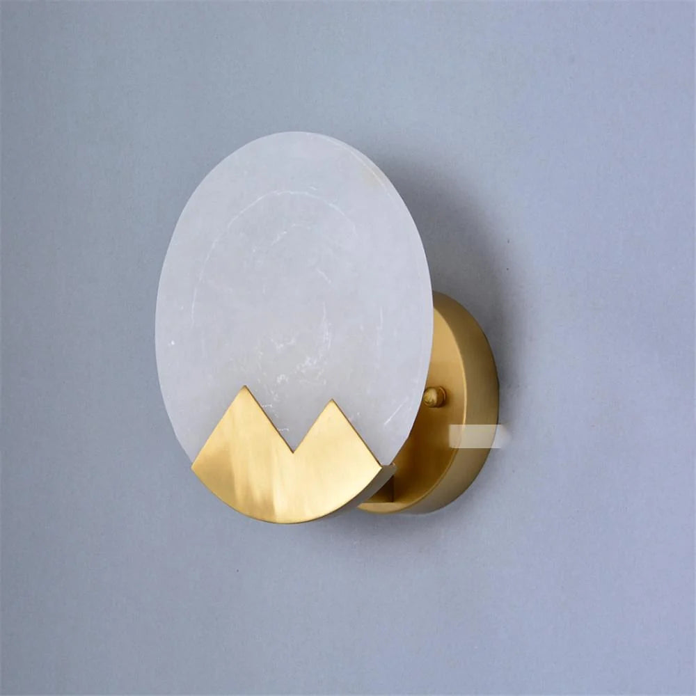 Wandleuchte | Poliertes Messing & Alabaster-Schirm | 20 cm Durchmesser