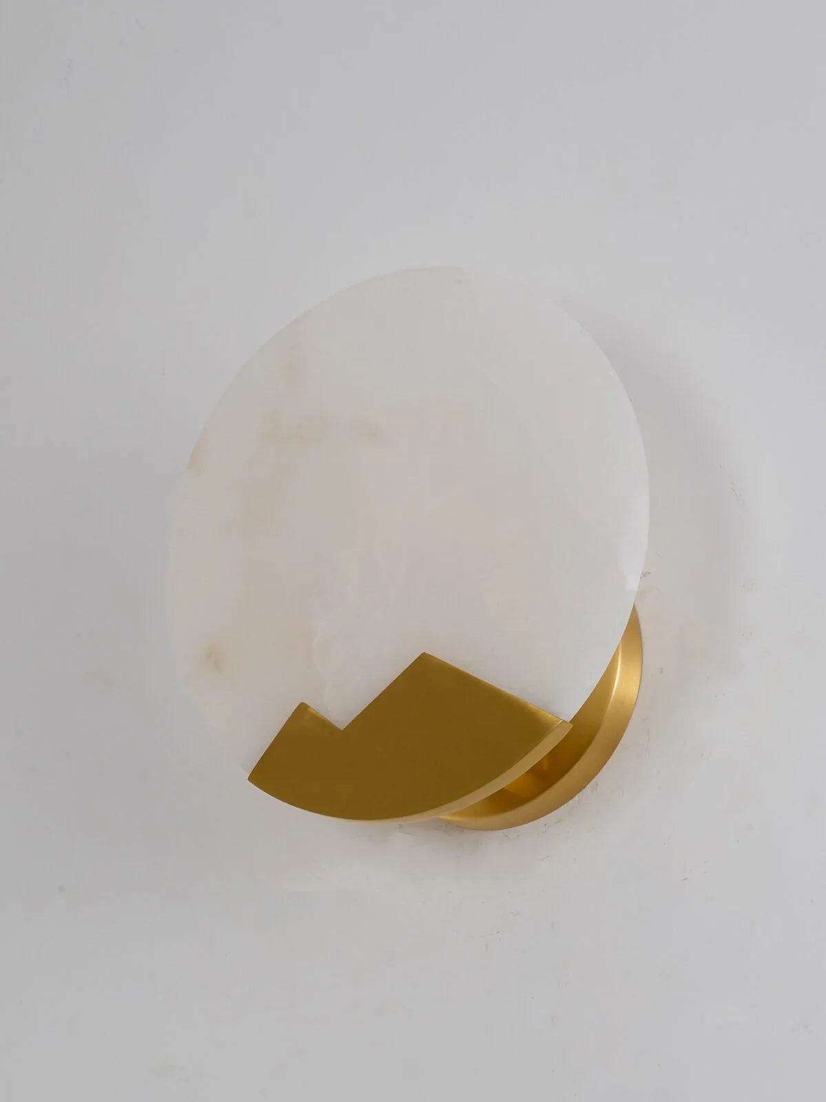 Wandleuchte | Poliertes Messing & Alabaster-Schirm | 20 cm Durchmesser