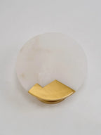 Wandleuchte | Poliertes Messing & Alabaster-Schirm | 20 cm Durchmesser
