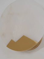 Wandleuchte | Poliertes Messing & Alabaster-Schirm | 20 cm Durchmesser