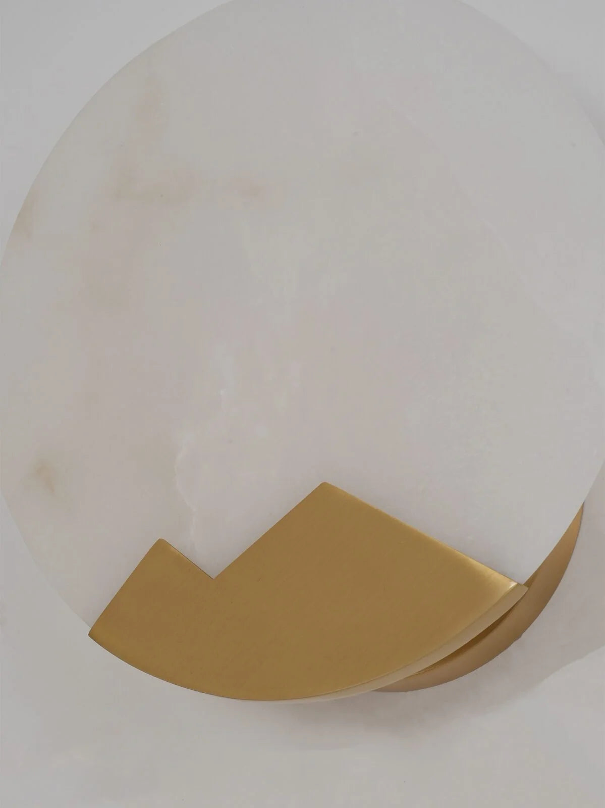 Wandleuchte | Poliertes Messing & Alabaster-Schirm | 20 cm Durchmesser