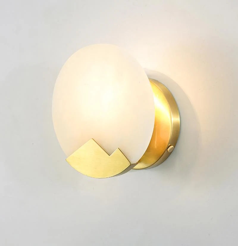Wandleuchte | Poliertes Messing & Alabaster-Schirm | 20 cm Durchmesser